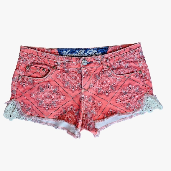 Vanilla Star Pants - Vanilla Star Women's Red Bandana Fray and Lace Hem Cotton Stretch Shorts Size 11